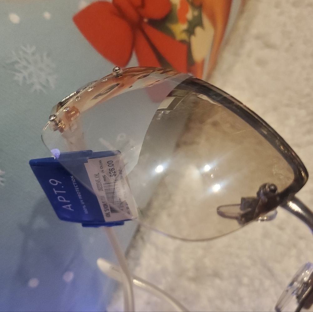 Stylish Silver Rimless Sunglasses - Picture 8 of 9